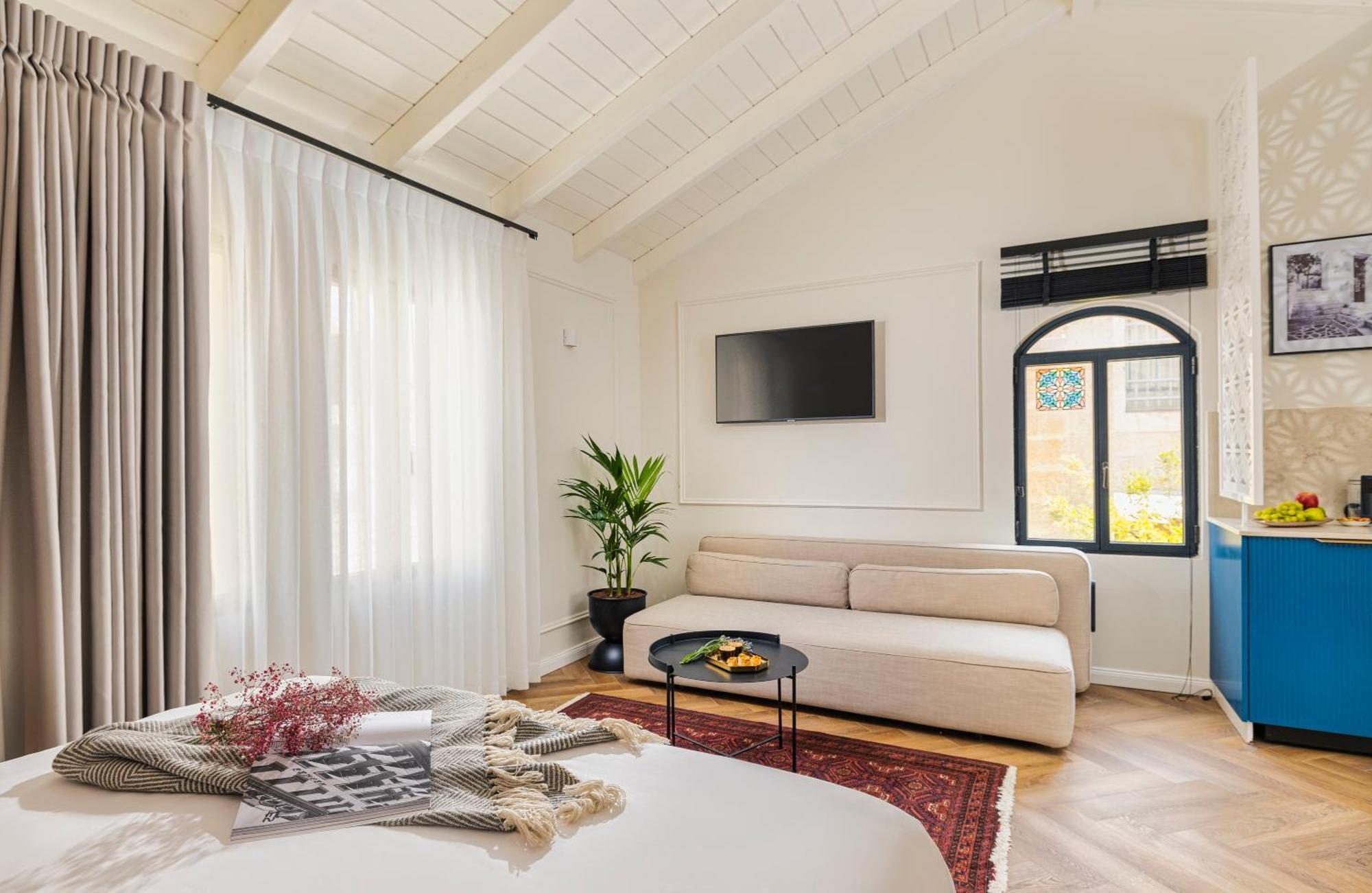Deluxe Suite