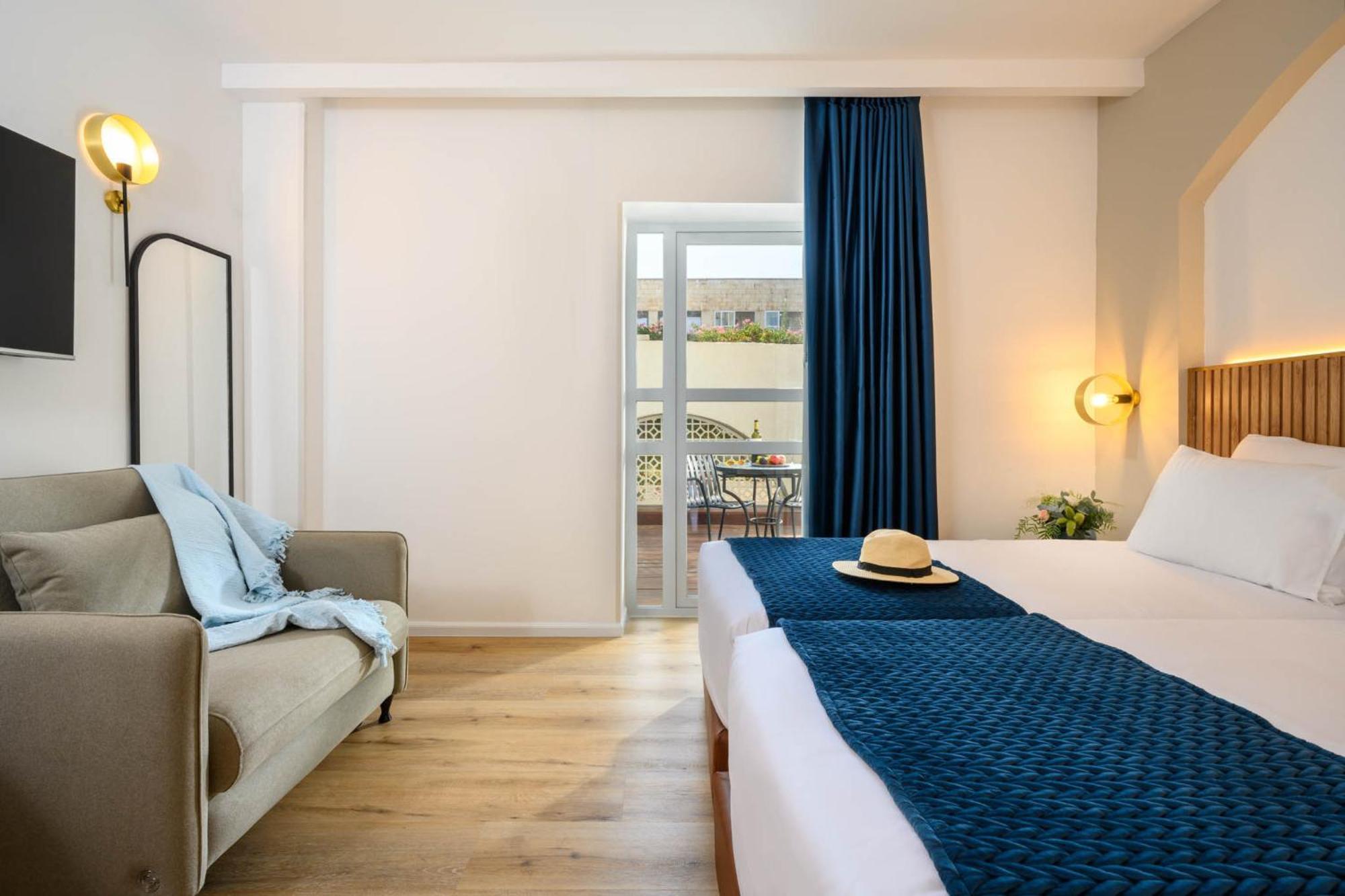 Deluxe Twin Room Balcony